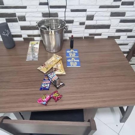 Quarto E Sala A Uma Quadra Da Praia Copacabana Posto 02 Ріо-де-Жанейро Екстер'єр фото