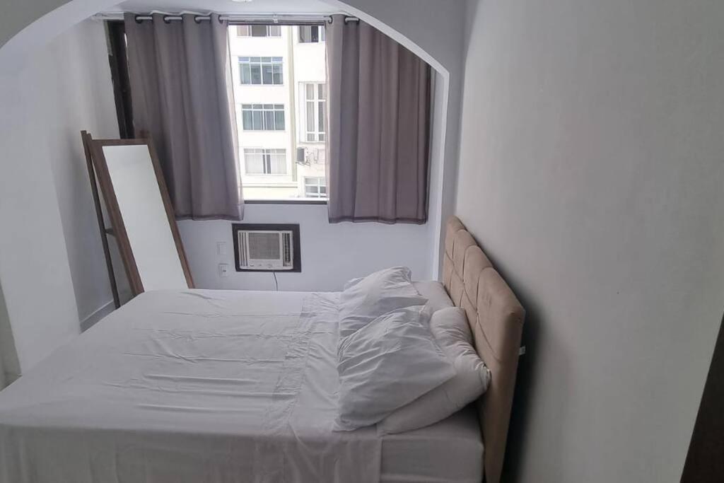 Quarto E Sala A Uma Quadra Da Praia Copacabana Posto 02 Ріо-де-Жанейро Екстер'єр фото