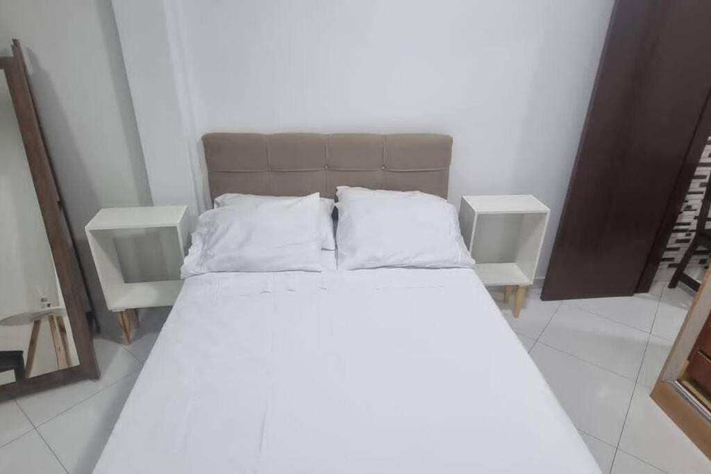 Quarto E Sala A Uma Quadra Da Praia Copacabana Posto 02 Ріо-де-Жанейро Екстер'єр фото